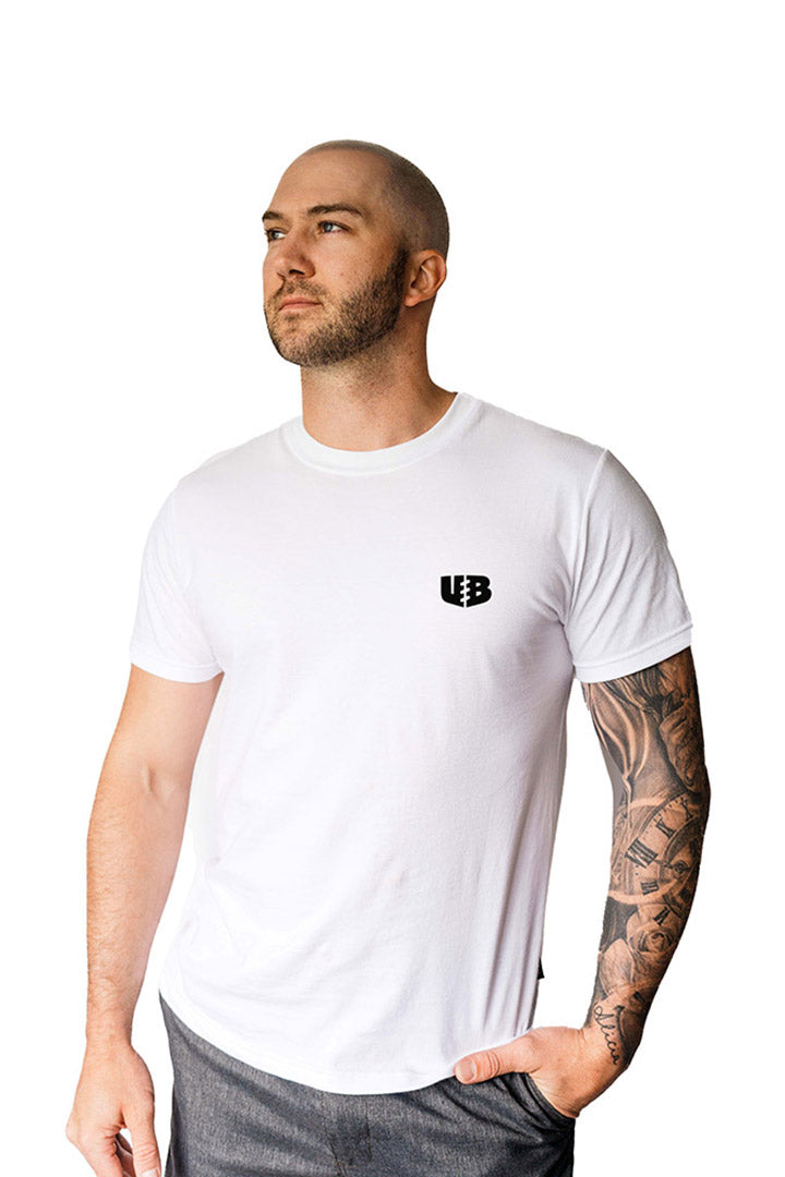 T-shirt Blanc avec poche en noir et dorée – Legacy-Outfitters